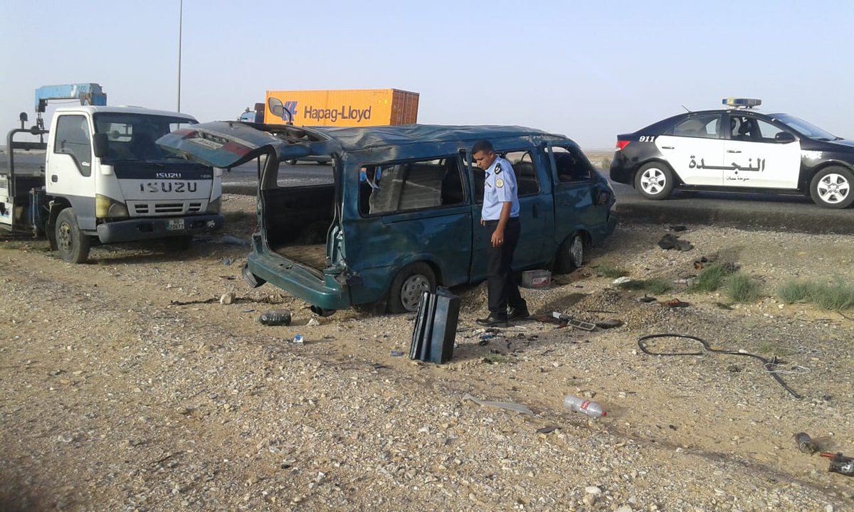 وفاتان وثلاث إصابات بحادث تدهور على الصحراوي (صور)
